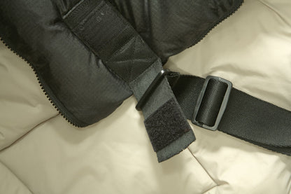 Patura de calatorie negru cu bej pentru caini si pisici, Cosy Roll 80 black/beige, 80 x 45 cm