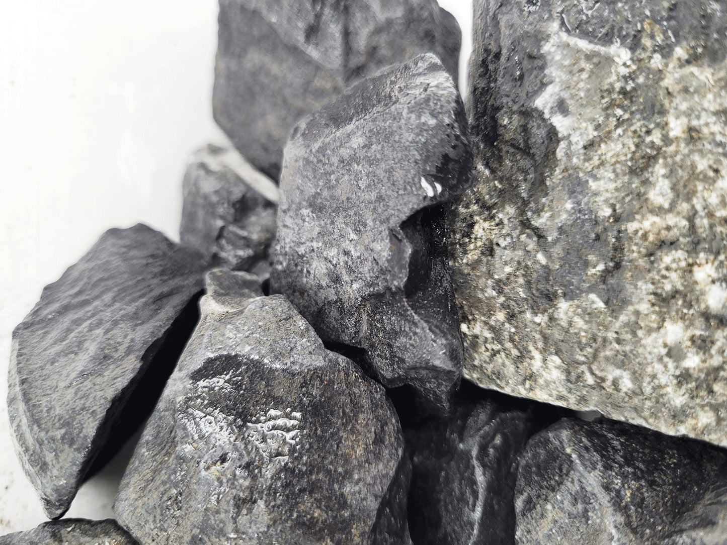 Díszítő kövek akváriumokba és terráriumokba, Wio, Black Venom Nano Rocks, 2 kg, 1-10 cm