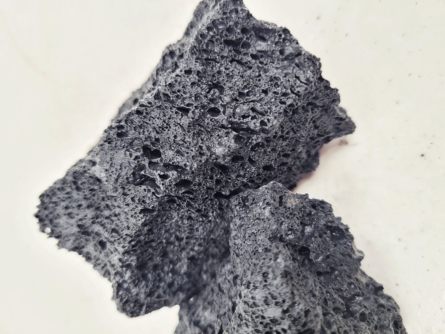 Díszítő kövek akváriumokba és terráriumokba, Wio, Darwin Black Lava Nano Rocks, 1,5-2 kg, 1-10 cm