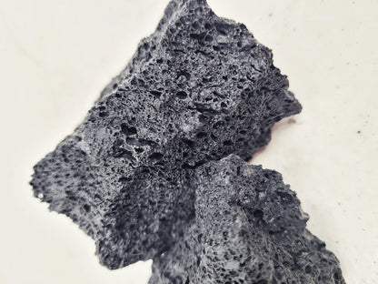 Pietre decor acvarii si terarii, Wio, Darwin Black Lava Nano Rocks, 1,5-2 kg, 1-10 cm